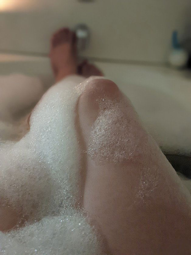 Photo by OhSnapDiamond with the username @OhSnapDiamond, who is a verified user,  January 16, 2022 at 11:49 AM. The post is about the topic My wife fantasy and the text says 'Sometimes all you need is a nice bath 💋'