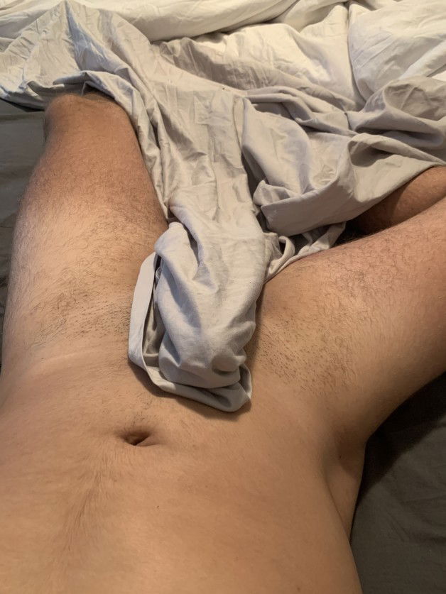 Photo by dadbodaus with the username @dadbodaus,  September 17, 2019 at 11:12 AM. The post is about the topic POV and the text says 'Woke up with the blanket like this so thought id take a snap!'