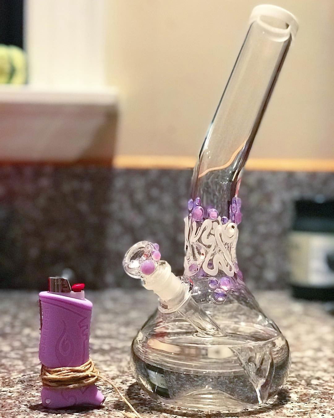 Photo by odetosleep with the username @odetosleep,  March 31, 2018 at 9:14 PM and the text says 'emmmaryjane:

New glass is happy glass ☁️☂️ #toker  #poker!!!  #omg'