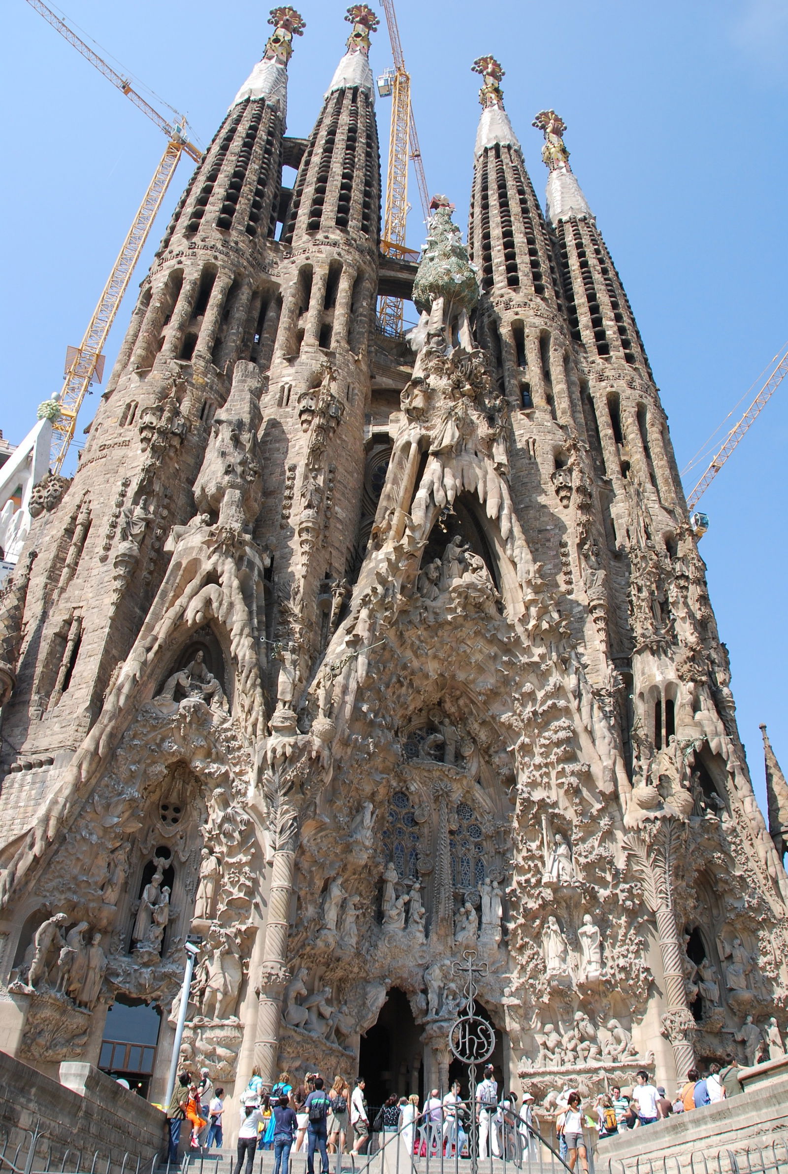 Photo by Captain-LeChene with the username @Captain-LeChene,  February 21, 2016 at 12:03 AM and the text says 'breathtakingdestinations:

Sagrada  Familia - Barcelona - Spain (by Michael Gwyther-Jones) 

Unique!'