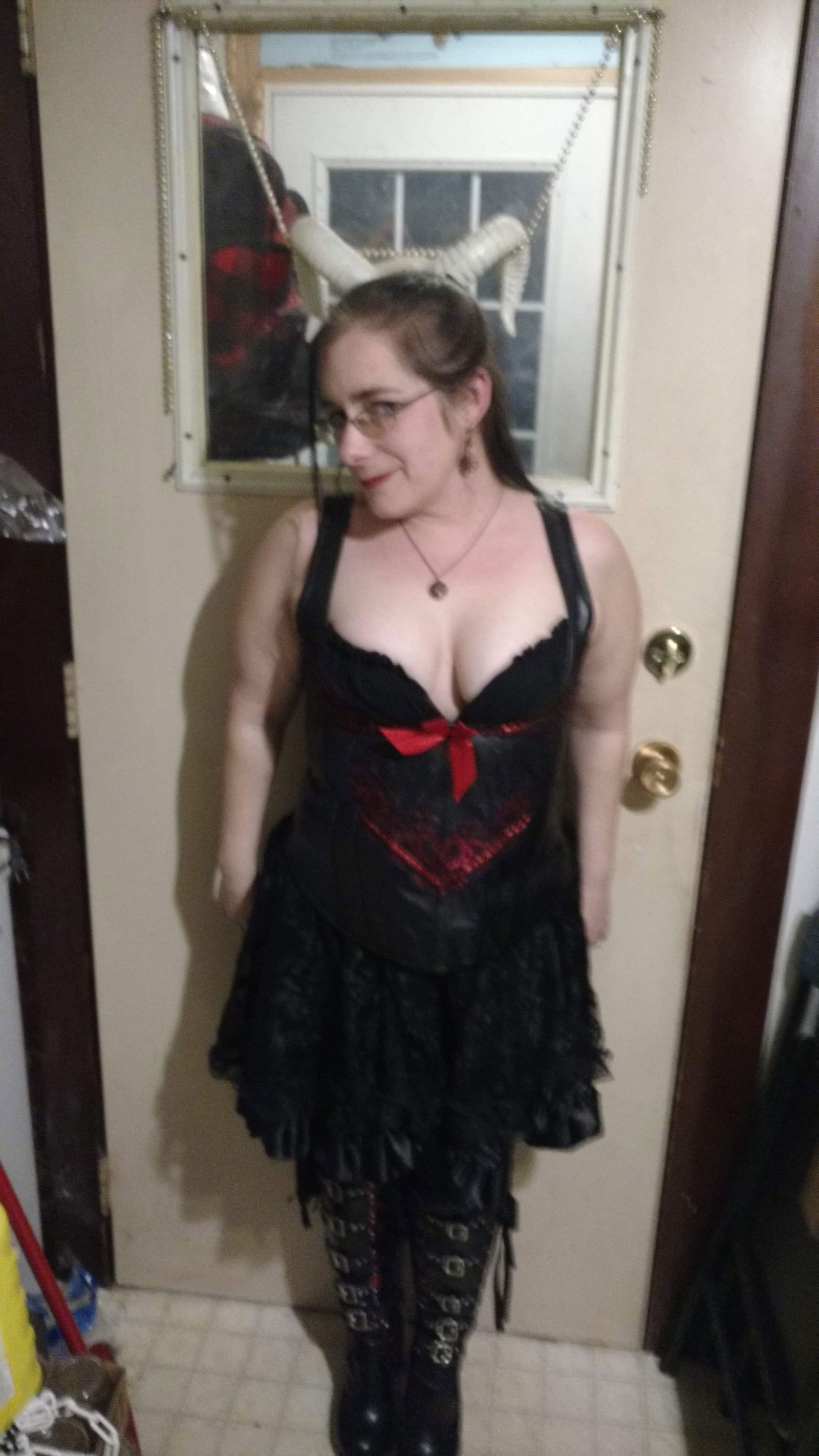 Album by Lengiles with the username @Lengiles, who is a verified user,  February 18, 2019 at 5:12 PM. The post is about the topic Amateurs and the text says 'New years outfit for wifes new years partty'