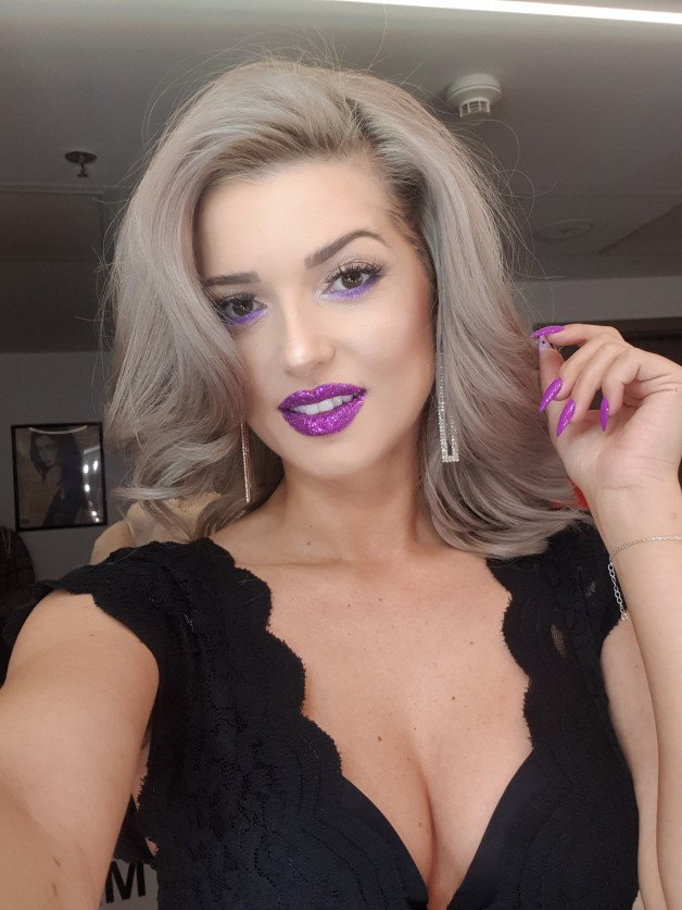 Watch the Photo by Sandra with the username @SandraDiamond, who is a star user, posted on September 2, 2021 and the text says 'That moment when my makeup fits with my lipstick 💄👄 and my nails 💅 

Here I am👉🏼Diva.link/SandraDiamond

#livejasmin #camgirl #model #sexy #black #nails #makeup'