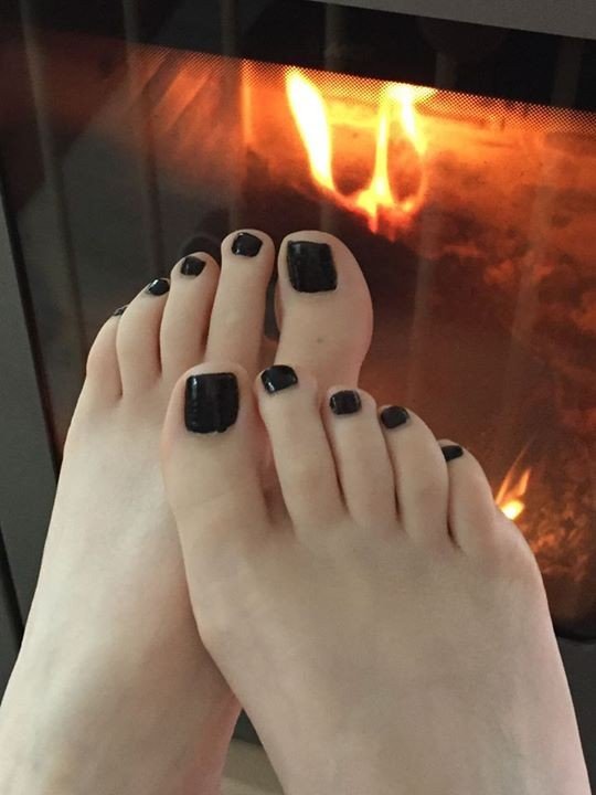 Shared Photo by amateurs1999 with the username @amateurs1999,  May 2, 2019 at 12:42 AM. The post is about the topic Sexy Feet