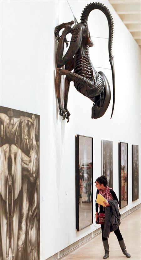 Photo by Firepower with the username @hungrygirls,  March 29, 2014 at 1:30 AM and the text says '#museum  #Alien'