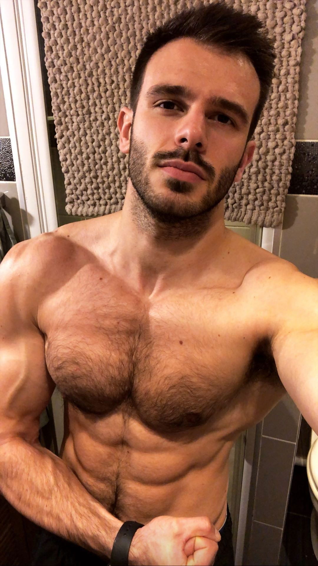 Photo by hotfux with the username @hotfux,  October 16, 2019 at 2:19 PM. The post is about the topic Gay Muscle