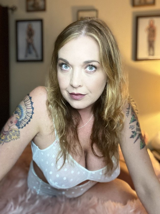 Photo by Denise La Fleur with the username @deniselafleur, who is a star user,  April 7, 2021 at 7:57 AM. The post is about the topic MILF and the text says 'I shot some new content, tonight...you can see everything on my OnlyFans Page!...
#newcontent #seemenaked #onlyfanspage'