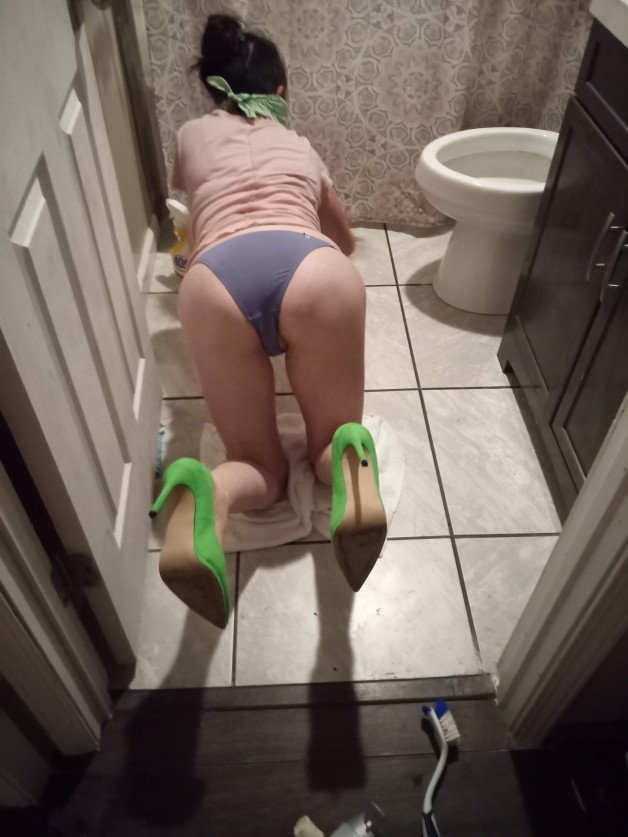 Photo by ReBeLmOoNxOxO with the username @rebelmoonxoxo, who is a verified user,  May 18, 2022 at 12:37 PM. The post is about the topic Amateur Wife 01 and the text says 'Cleanliness is next to Godliness'