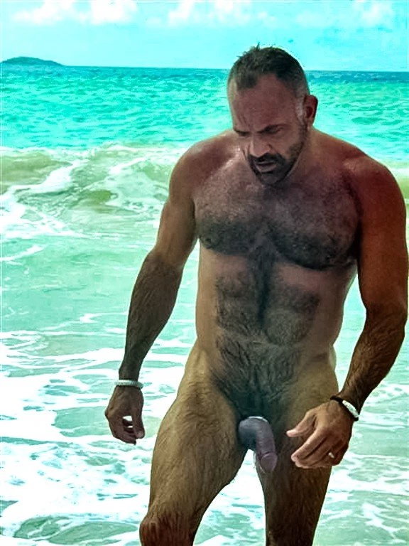 Photo by Costello68 with the username @Costello68, who is a verified user,  April 24, 2024 at 3:16 PM. The post is about the topic Gay DILF