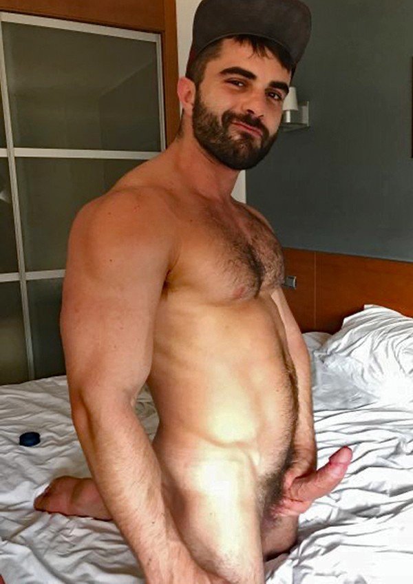 Photo by Costello68 with the username @Costello68, who is a verified user,  April 16, 2024 at 9:13 PM. The post is about the topic Scruff