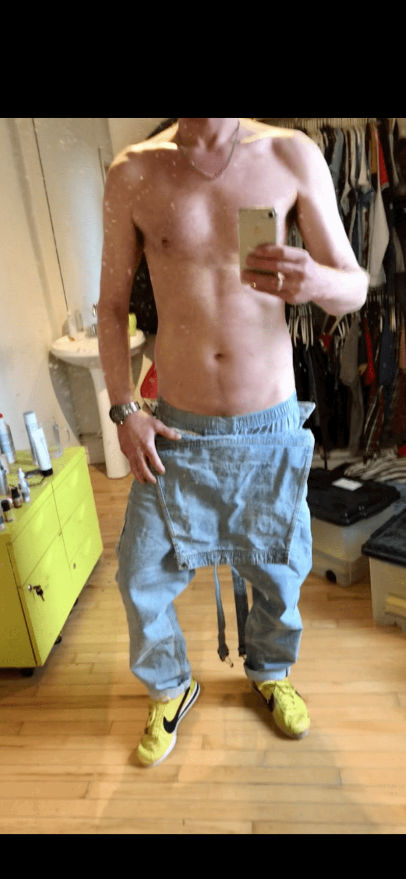 Photo by Rob-Jesper-P with the username @Rob-Jesper-P, who is a verified user,  April 25, 2022 at 3:19 PM and the text says 'Farm pants and dick pic !!'