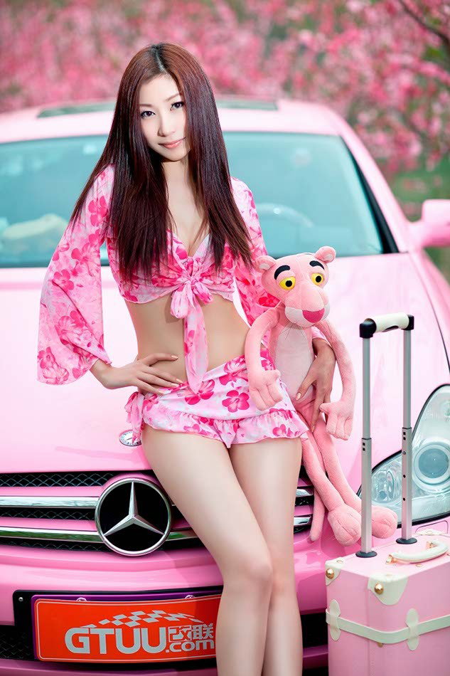 Photo by Funky Asians with the username @PaulBoss,  January 25, 2014 at 10:14 AM and the text says 'Who loves pink cars? #asian  #girl  #pink  #mercedes  #panther'