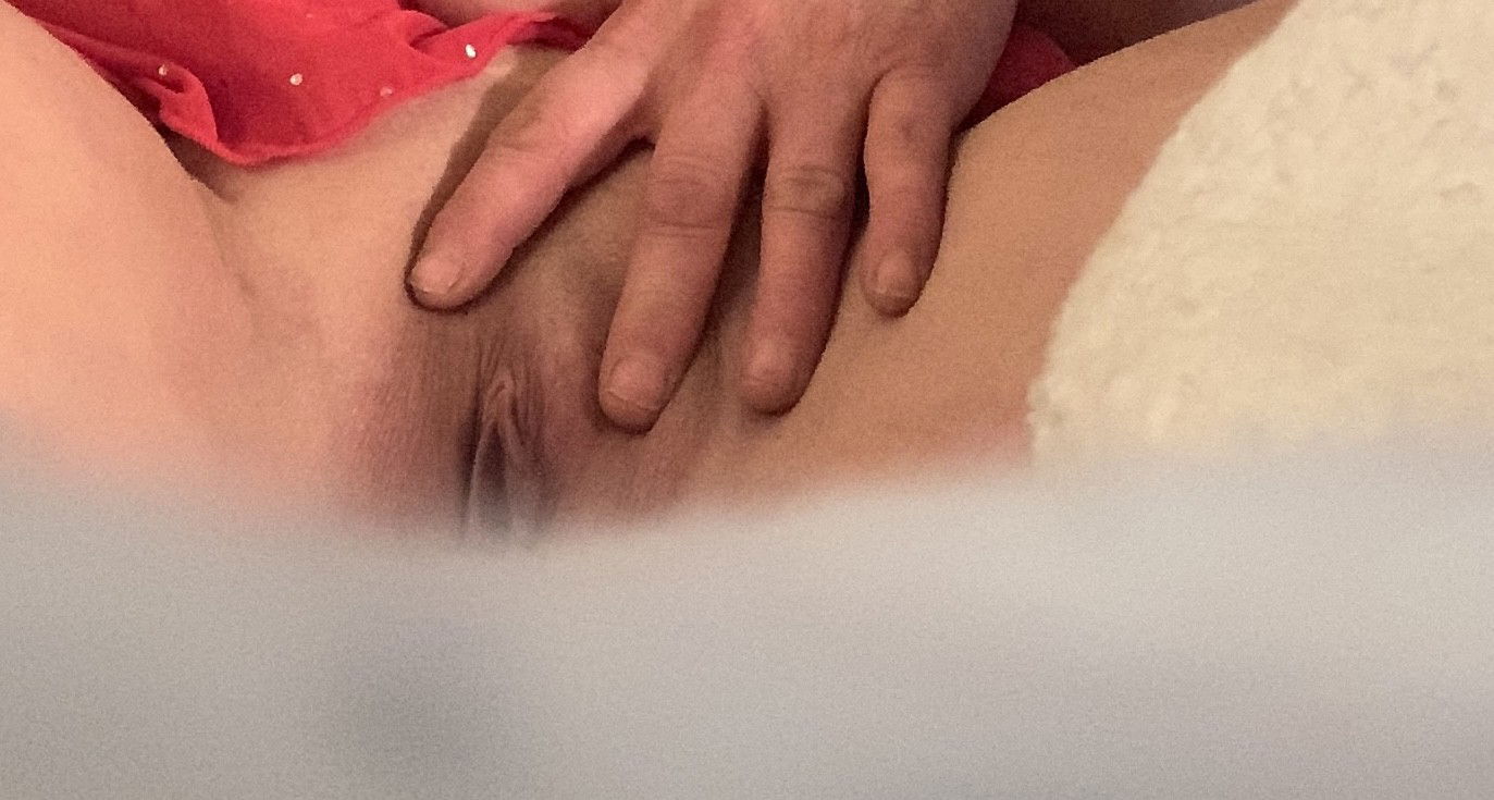 Photo by QueenRoyalTightness with the username @QueenRoyalTightness, who is a verified user,  December 21, 2019 at 9:28 AM. The post is about the topic Tightest Twat Atound