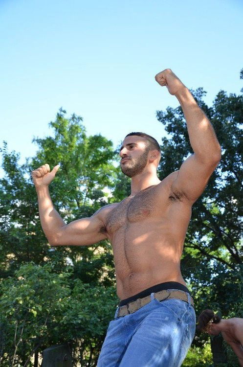 Photo by Eu4ria with the username @Eu4ria,  February 2, 2014 at 8:10 AM and the text says 'hairy-chests:

http://hairy-chests.tumblr.com   @hairychestsx

Eliad Cohen'