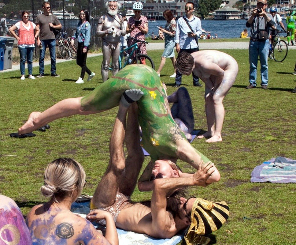 Photo by rt682 with the username @rt682,  November 14, 2020 at 7:08 PM. The post is about the topic Naked in public and the text says '#nude #naked #nudity #nudist #public #bodypaint #seatle #Fremont #solstice #parade #Gas Works Park'