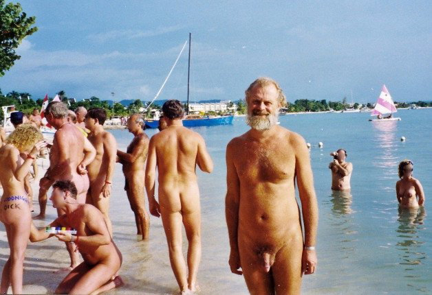 Photo by rt682 with the username @rt682,  June 9, 2023 at 6:28 AM. The post is about the topic Nudism, Nudists, FKK anywere! and the text says '#nude #naked #nudity #beach #public #hedo'