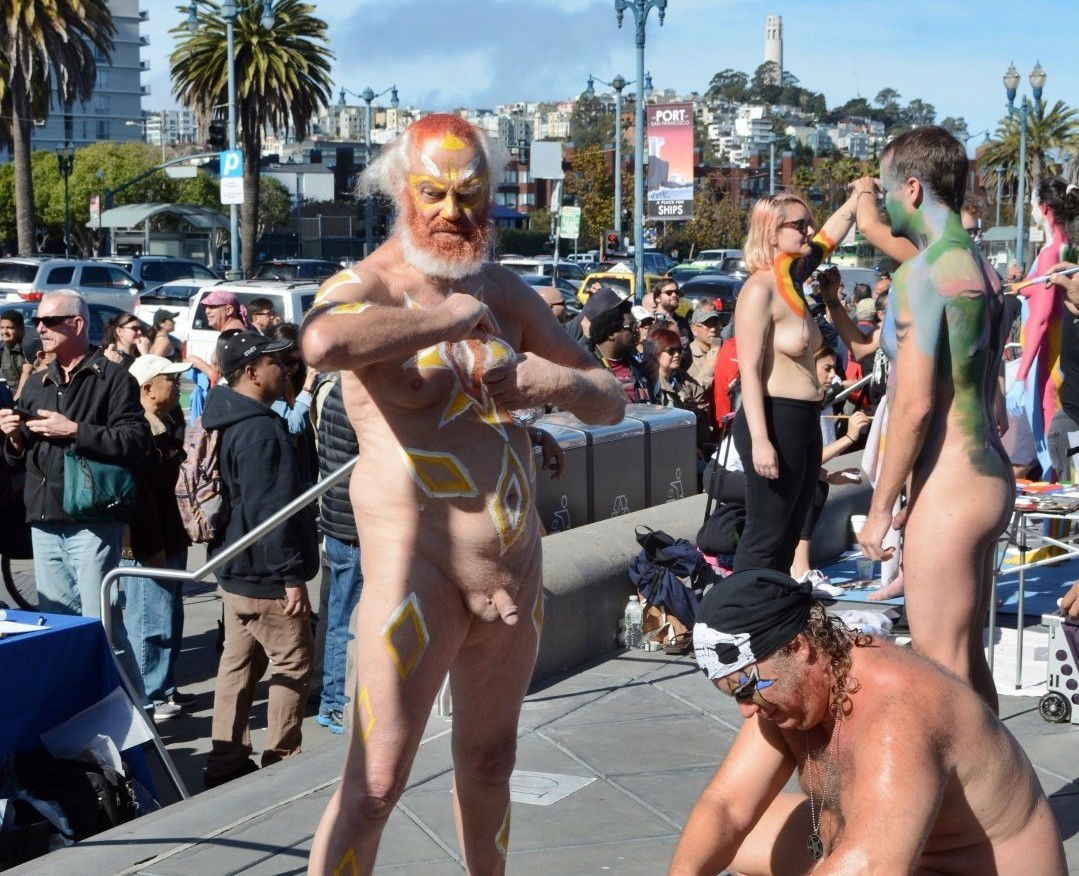 Photo by rt682 with the username @rt682,  April 20, 2022 at 7:11 AM and the text says '#nude #naked #nudity #public #San Francisco #bodypaint'