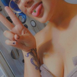 Photo by ☀️KacySunshine☀️ with the username @KacySunshine, who is a verified user,  October 2, 2021 at 6:24 AM. The post is about the topic Dressed And Undressed and the text says 'An edible tide pod🥴😜
before and during her wash cycle 🛁 🧼

#shower #useme'