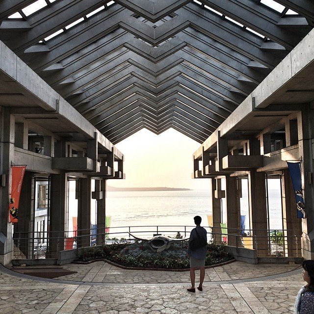 Photo by imaginett with the username @imaginett, who is a verified user,  April 26, 2014 at 6:51 PM and the text says 'archdaily:

Looking into the Pacific from the #Churaumi Aquarium in #Okinawa, by Yukifusa Kokuba  #architecture #archdaily #yukifusakokuba #instagood #japan #iphonesia #concrete (at Okinawa Churaumi Aquarium)'