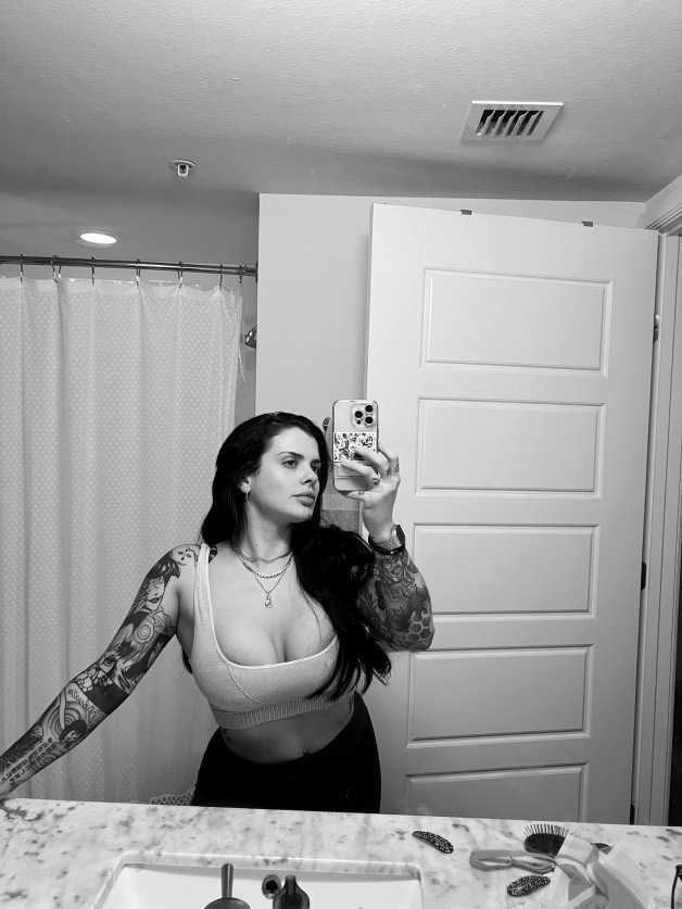Photo by Ruinedcarpet with the username @Ruinedcarpet,  June 1, 2022 at 2:14 PM. The post is about the topic RC's Mirror Selfies and the text says 'Keisha Grey.

#KeishaGrey #Cute #Alternative #Hot #Babe #Tattoo #Ink #BlackAndWhite #Bath #MirrorSelfie #DarkHair #Cutie #AltGirl #Hottie #GfMaterial #Tattooed #Inked #Bathroom #Selfie #Brunette #Cuteness #AlternativeGirl #Hotness #TattooedGirl..'