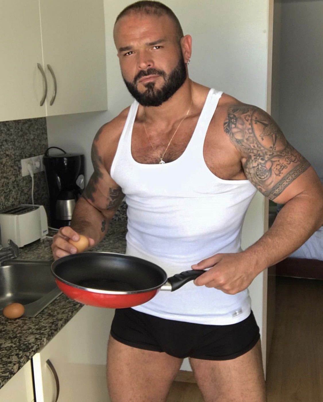 Photo by R__gay with the username @Rgay,  April 26, 2019 at 3:25 PM. The post is about the topic Gay DILF