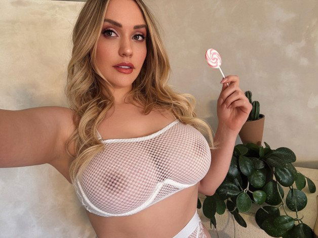 Photo by Mia.Malkova with the username @miamalkova, who is a star user,  May 31, 2024 at 12:45 PM and the text says 'Who wants a free sex tape?
Go to my main page here 👇 😘'