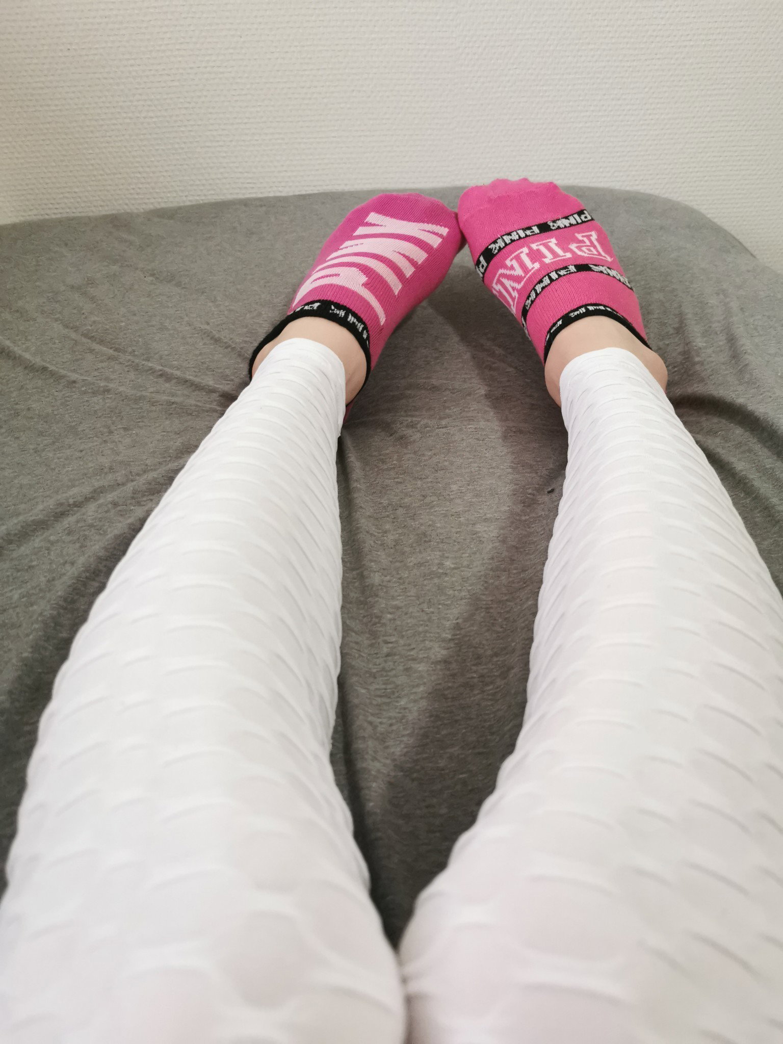 Photo by Pafyo with the username @Pafyo,  June 8, 2020 at 11:14 AM. The post is about the topic #Lovesocks