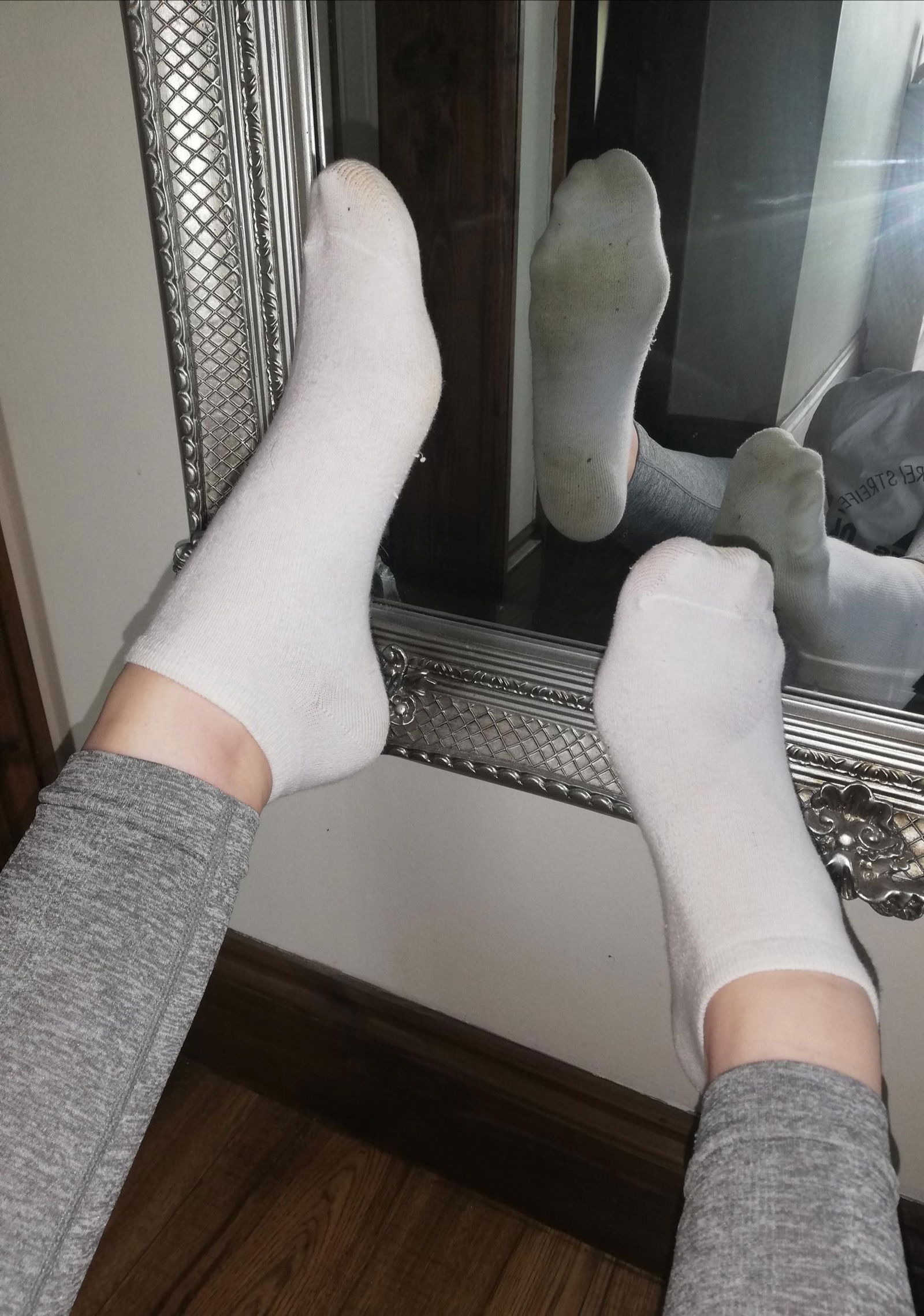 Photo by Pafyo with the username @Pafyo,  March 28, 2020 at 11:11 PM. The post is about the topic #Lovesocks