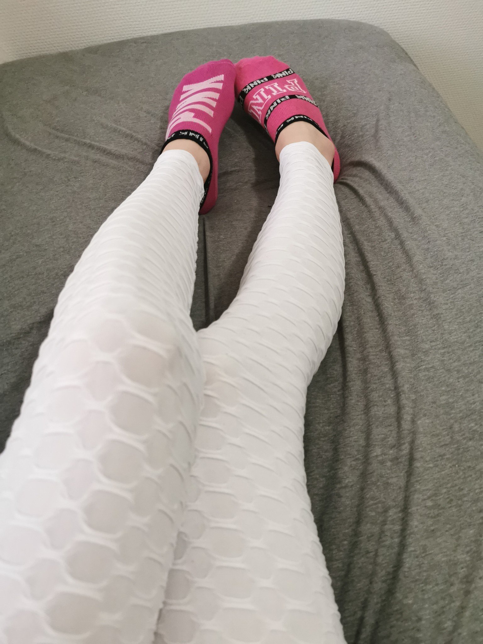 Photo by Pafyo with the username @Pafyo,  June 8, 2020 at 11:14 AM. The post is about the topic #Lovesocks