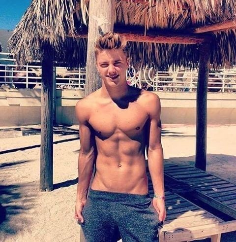 Photo by entifada with the username @entifada,  November 7, 2016 at 12:55 AM and the text says 'mdvandover:

#hotstuff #beautifulsight #eyecandy #mancandy #shirtless #sosexy #sexyness #sohot #sorrynotsorry #hellonurse #twink'