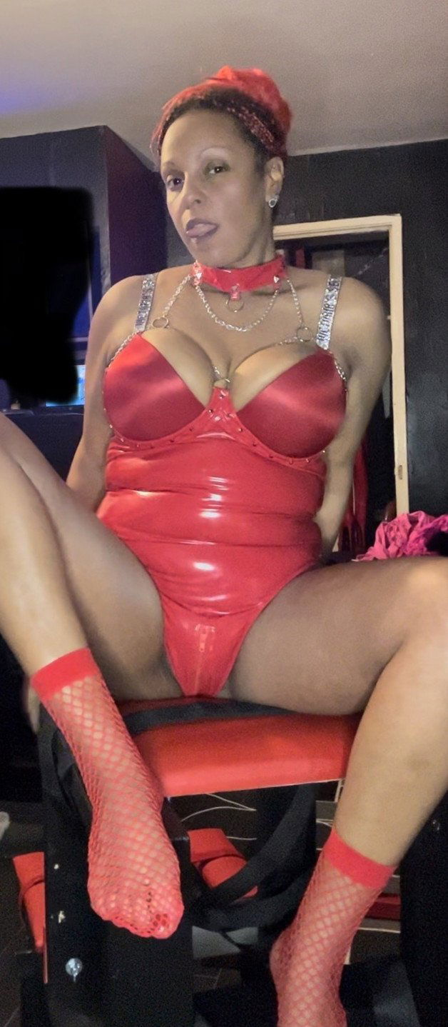 Photo by MistressMD with the username @MistressMD, who is a star user,  March 25, 2023 at 8:44 PM and the text says 'Just dropping this here to ask…

Do you like my 👀

#Socks 😉👸🏾😈

FEMDOM❤️‍🔥WRESTLER❤️‍🔥FINDOM
                     💦WAM💦

#FemDomme #Femdom #EbonyDomme #Empress #Mistress #Goddess #Dominatrix #EbonyEmpress #BDSM #Kinks #Fetishes #FinDomme..'