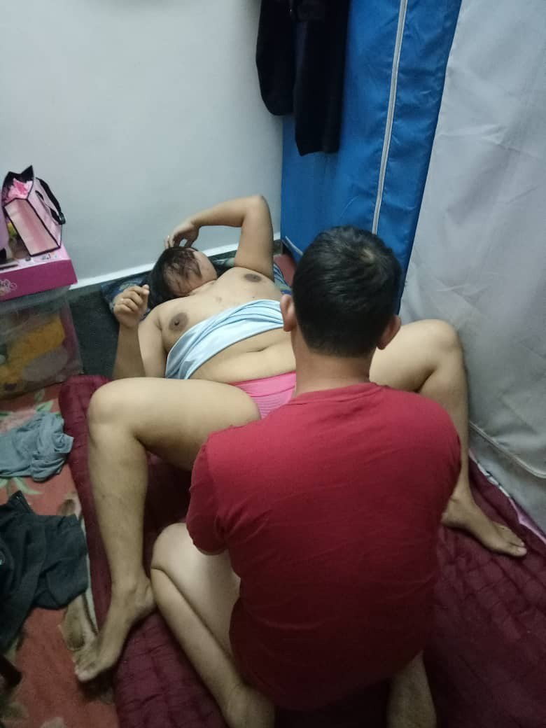 Photo by Amiramilfmalaysian with the username @Amiramilfmalaysian,  April 28, 2019 at 7:46 AM. The post is about the topic chubby amateurs and the text says 'Fucked+gangbang+dildo+fist my scandal amira malay bigboob horny wife,we fuck our friend wife and she love it'