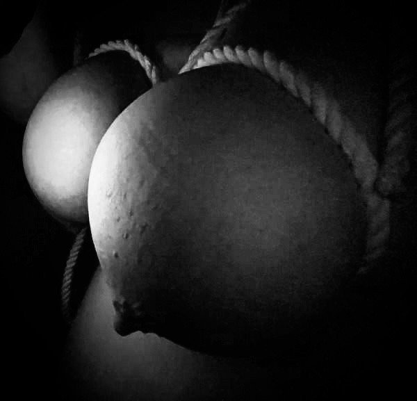 Photo by Namenlos with the username @Namenlos,  January 10, 2023 at 8:17 AM. The post is about the topic Black and White Erotica