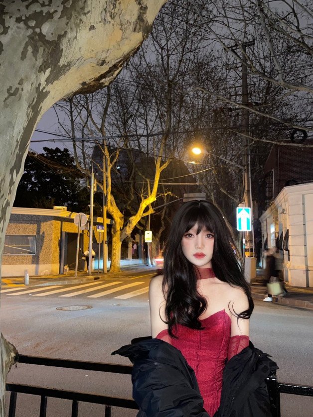 Photo by romaintranquille with the username @romaintranquille,  May 23, 2022 at 1:35 PM. The post is about the topic Chinese crossdressers and the text says 'She's 水水 and her twitter username is ZD3eN8vYpo65Yih , so you'd better copy paste that instead of trying to remember it. #ChineseCD #AsianCD #Crossdresser'