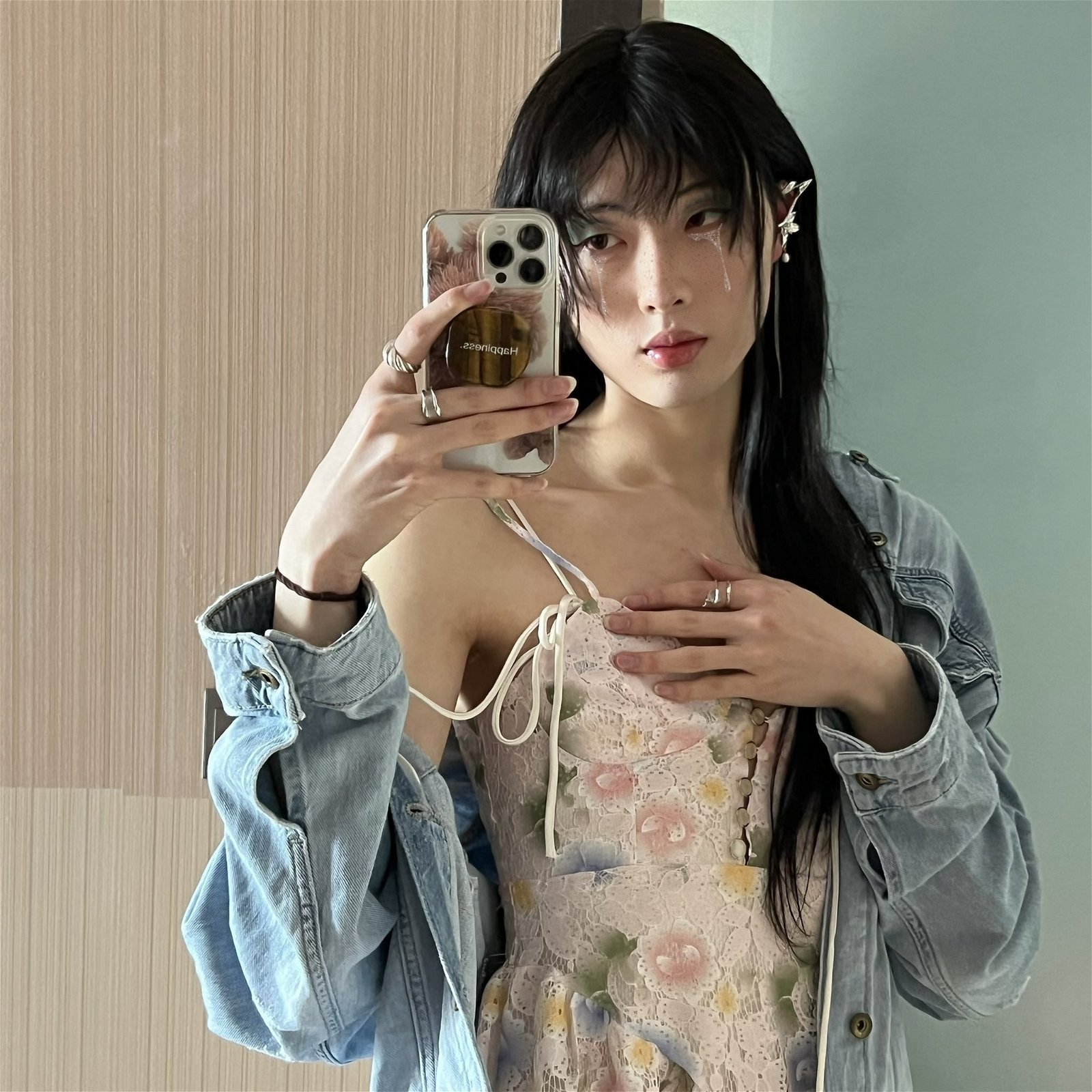 Photo by romaintranquille with the username @romaintranquille,  May 18, 2022 at 11:03 PM. The post is about the topic Chinese crossdressers and the text says 'Her Twitter dot com username is chui_mangll #伪娘 #ChineseCD #AsianCD #Crossdresser'