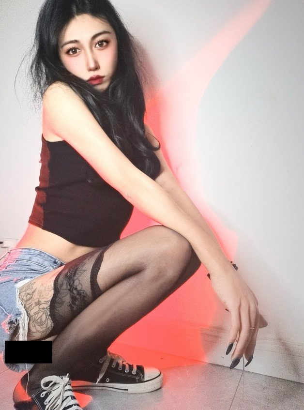 Album by romaintranquille with the username @romaintranquille,  April 19, 2022 at 1:21 PM. The post is about the topic Chinese crossdressers and the text says 'She's BingGanbaby on Twitter dot com and she's cute #ChineseCD #AsianCd #Crossdresser #Ladyboy #伪娘'