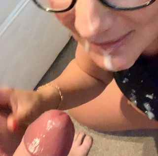 Album by Southernmilf77 with the username @Southernmilf77,  March 30, 2020 at 9:10 AM. The post is about the topic blowjob and the text says 'Love sucking cock😈'