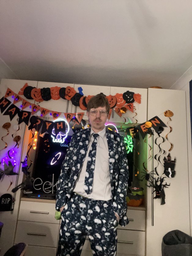 Photo by Hottiebb95 studio with the username @hottiebb95, who is a star user,  November 1, 2023 at 4:24 AM and the text says 'Happy Halloween here I am celebrating Halloween on  chaturbate with my new room, come and see me on my website 

https://hottiebb95.studio

 [Chaturbate](Chaturbate)  #chaturbate'