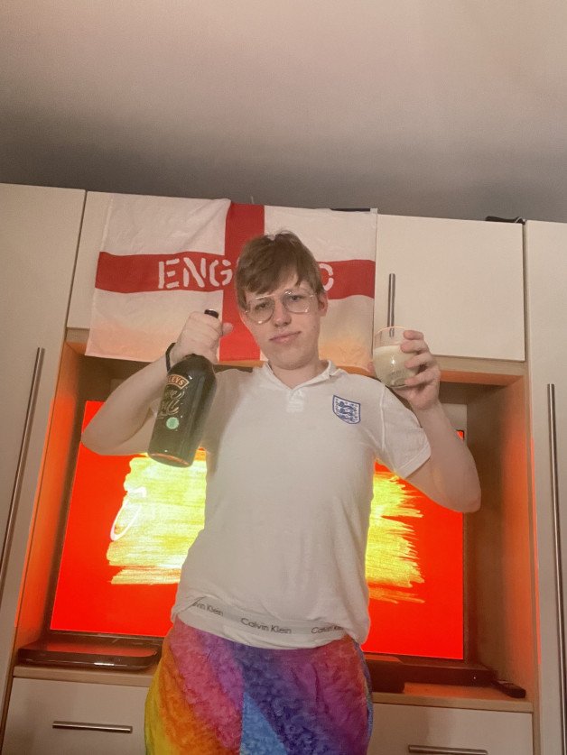 Photo by Hottiebb95 studio with the username @hottiebb95, who is a star user,  June 18, 2024 at 1:26 AM and the text says 'Celebrating  England win   Euros 2024  on chaturbate  Come and see me have baileys  original drink

@Chaturbate #Euros2024 

https://m.chaturbate.com/hottiebb95/'