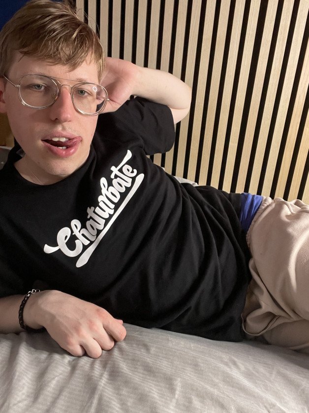 Photo by Hottiebb95 studio with the username @hottiebb95, who is a star user,  July 27, 2024 at 2:43 PM and the text says 'Hi everybody, come and see me for one hour on chaturbate 

 [Chaturbate](Chaturbate)  #chaturbate 

https://m.chaturbate.com/hottiebb95/'