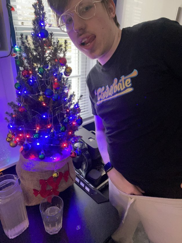 Photo by Hottiebb95 studio with the username @hottiebb95, who is a star user,  December 2, 2023 at 11:52 AM and the text says 'Hi everybody, I am back on chaturbate come and see me going to start my advent calendar opening two doors and trying my tease  
https://hottiebb95.studio/  

[Chaturbate](Chaturbate)  #chaturbate'