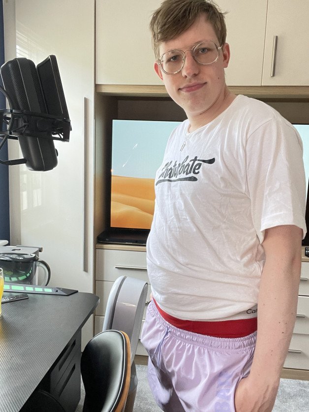 Photo by Hottiebb95 studio with the username @hottiebb95, who is a star user,  August 14, 2024 at 12:23 PM and the text says 'Hi everybody, I am online now. I’m back. On chaturbate for some more fun come and see me and don’t miss out.

[Chaturbate](Chaturbate)  #chaturbate 

https://m.chaturbate.com/hottiebb95/'