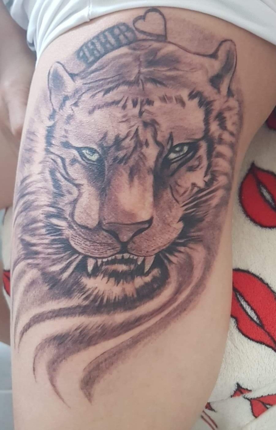 Photo by CandieCross with the username @CandieCross, who is a star user,  April 28, 2019 at 8:10 PM. The post is about the topic Teen and the text says 'MY FIRST TATTOO GUYS !😍👇💖 LIKE ? #tatto #sexy #tiger @RalfKappe @SharesomeCom'