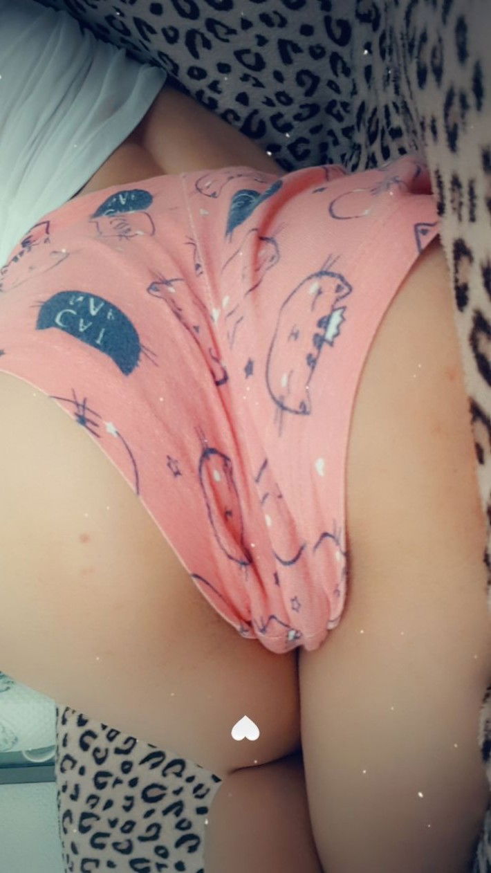 Photo by CandieCross with the username @CandieCross, who is a star user,  August 30, 2020 at 1:40 PM. The post is about the topic Ass and the text says 'Meow meow meow 😈❤🔞 #ass #teen #hot #sexy'