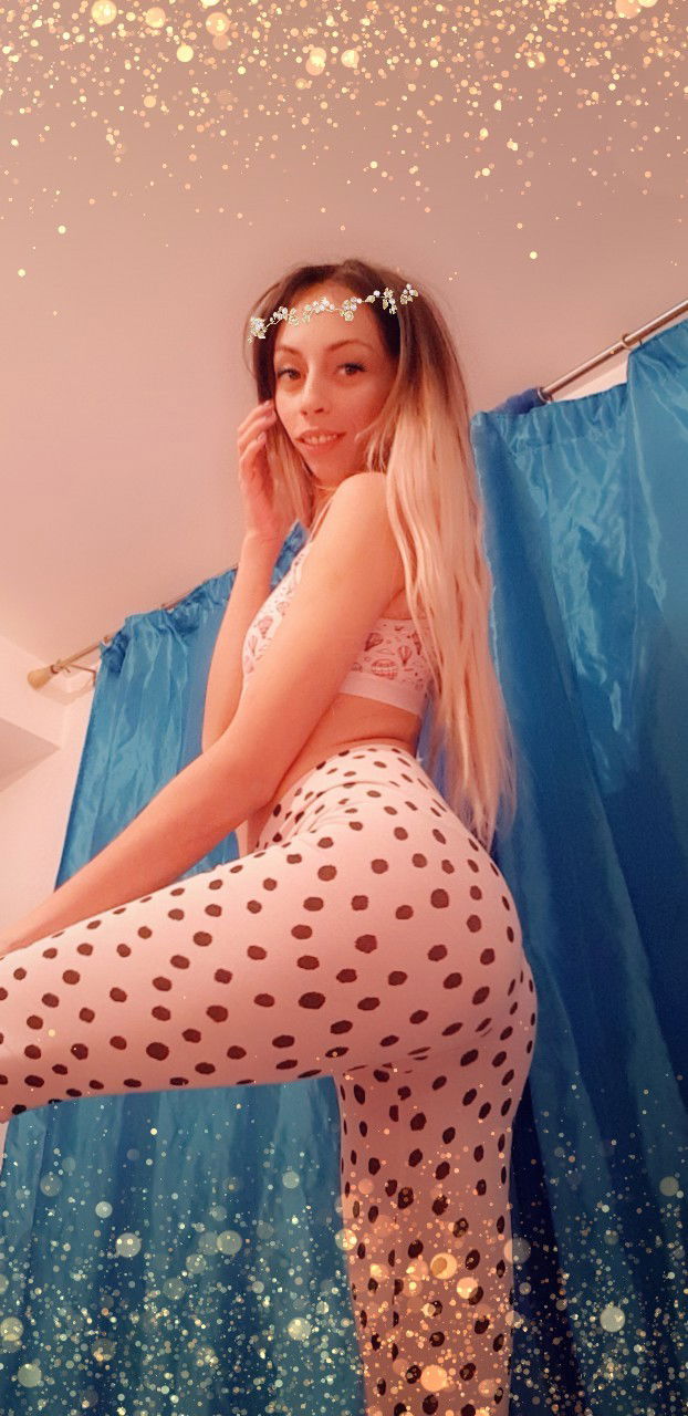 Photo by CandieCross with the username @CandieCross, who is a star user,  May 7, 2019 at 10:04 AM. The post is about the topic Teen and the text says 'Hi ❤ ! #hru #ass #blonde'
