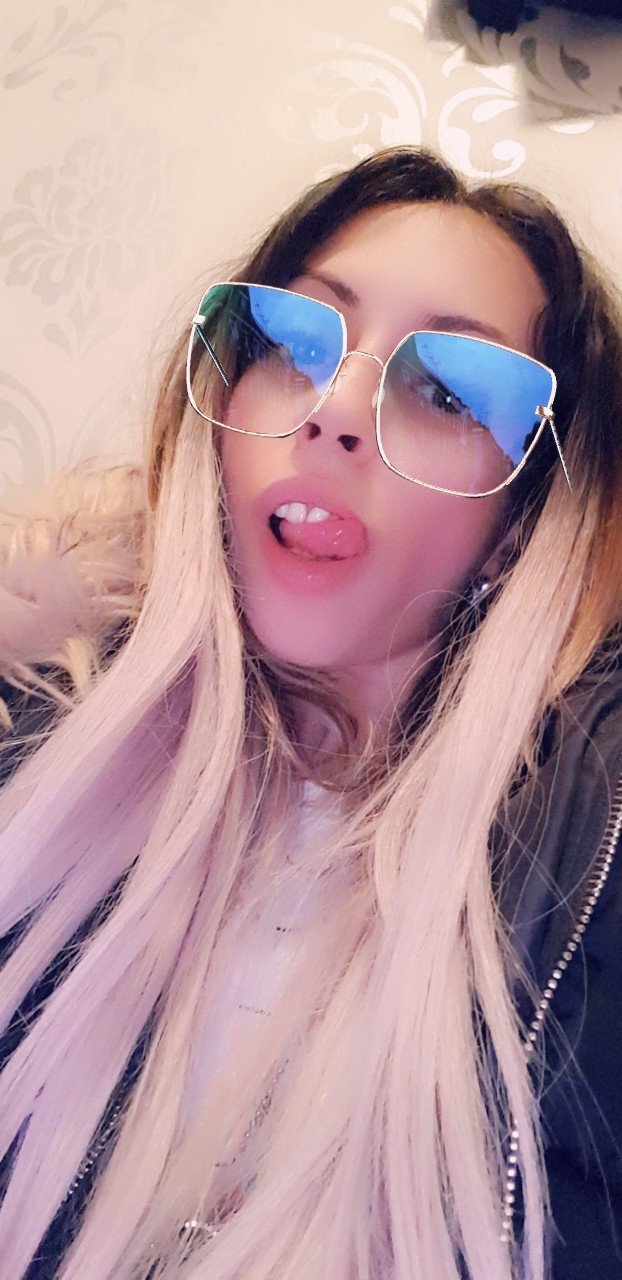 Photo by CandieCross with the username @CandieCross, who is a star user,  January 11, 2019 at 11:49 PM. The post is about the topic Teen and the text says 'Good night Sexy People 👑👌💋🔞❤ #flametoken #sexyblonde #hornymouth'