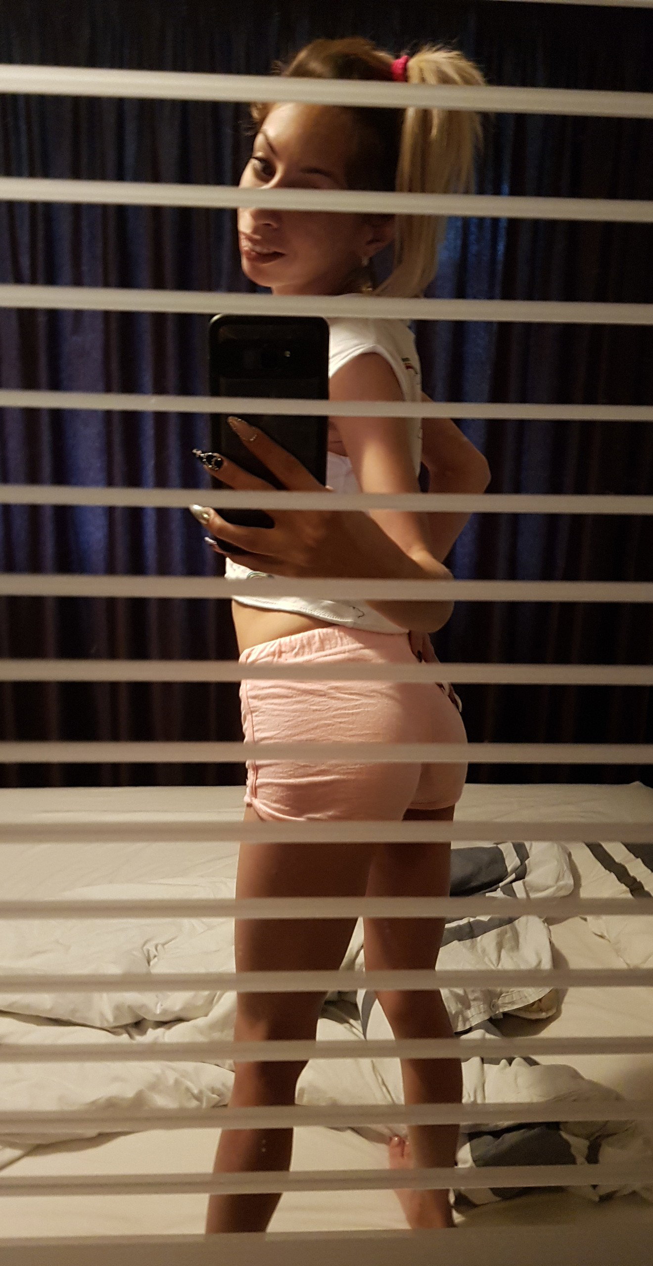 Photo by CandieCross with the username @CandieCross, who is a star user,  May 5, 2018 at 9:22 AM and the text says 'I just wake up ! And i want play ...who play me ?'