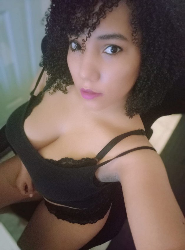 Photo by Crismar with the username @crismarlivesex, who is a star user,  August 17, 2024 at 5:09 PM and the text says 'I am online right now 🔞📹📞🆓, 👇

https://arousr.com/Crismar

Honey don't be shy, reach me out.

#virtual #girlfriend #cammodel #Arousr #latina #videocalls #videochat'