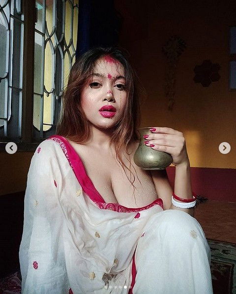 Photo by ROSHANN with the username @ROSHANN,  June 7, 2019 at 8:26 PM. The post is about the topic INDIAN HOTTIES and the text says 'TEST ME'