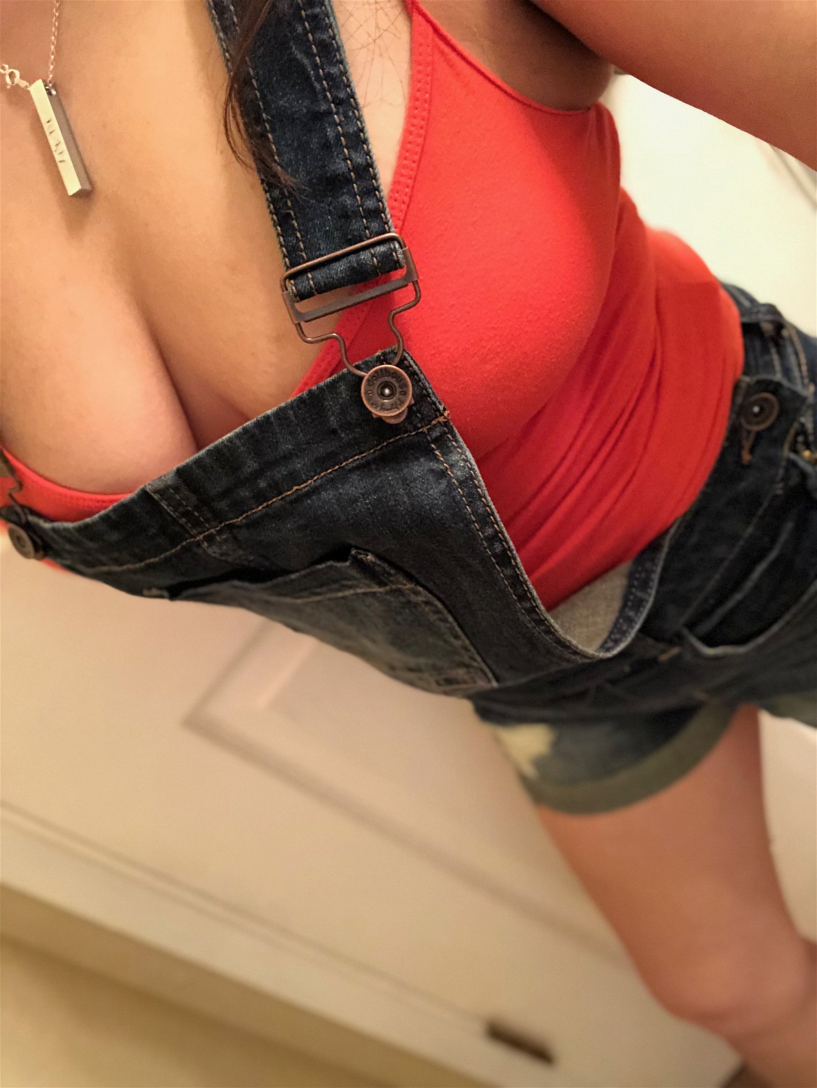 Photo by Sexylexy84 with the username @Sexylexy84,  May 30, 2019 at 4:35 AM. The post is about the topic Hotwife