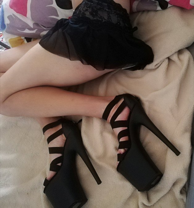 Photo by MaraMausCD with the username @Maramauscd,  May 2, 2022 at 9:53 PM and the text says 'Every Sissy needs at least one pair of pleasers ?'